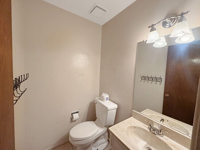 Foto del edificio - 419 W Kiowa Ave