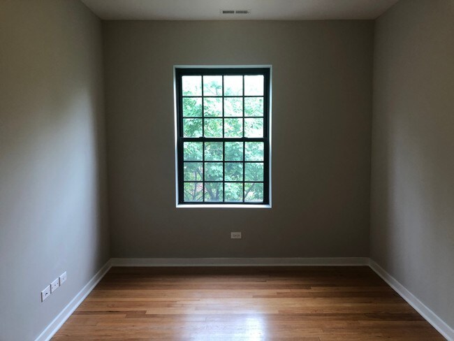 Foto del edificio - 3102 W Sunnyside Ave