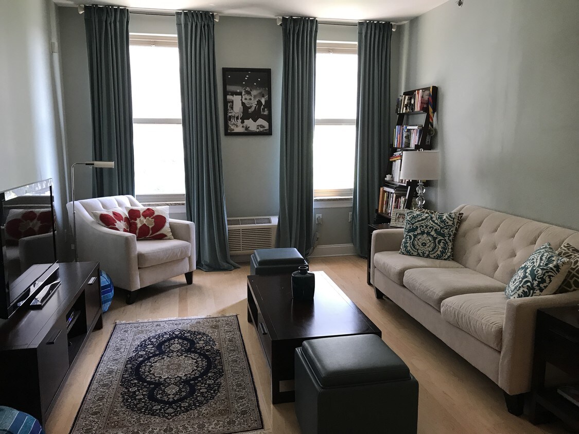 10 Regent St, Jersey City, NJ 07302 Condo for Rent in Jersey City, NJ