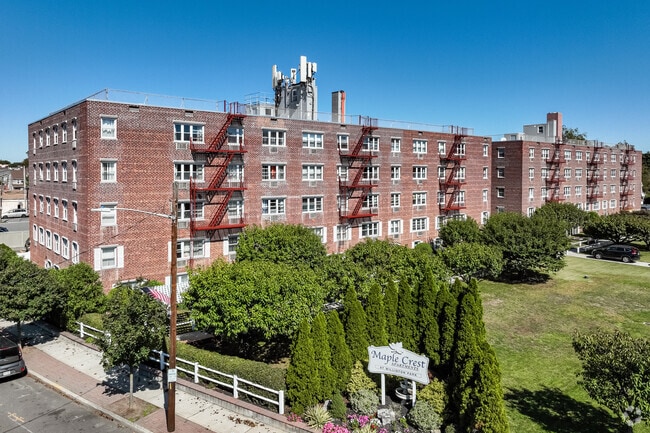 Building Photo - Maple Crest Apartments at Williston Park