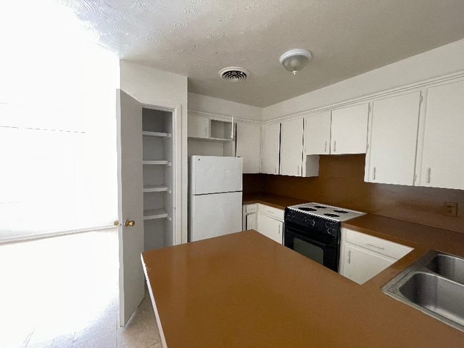 Building Photo - 2411 45th St