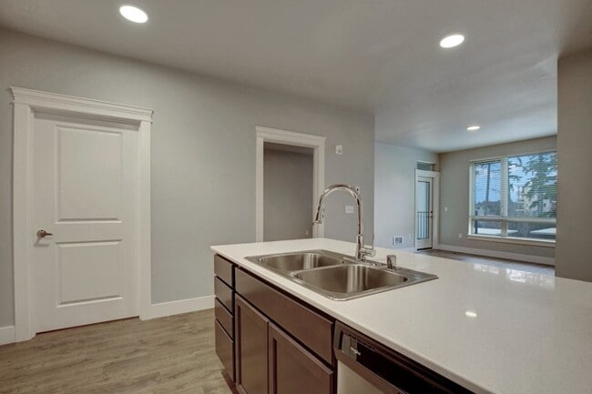 Building Photo - z-061126-Toscana Apartment Homes