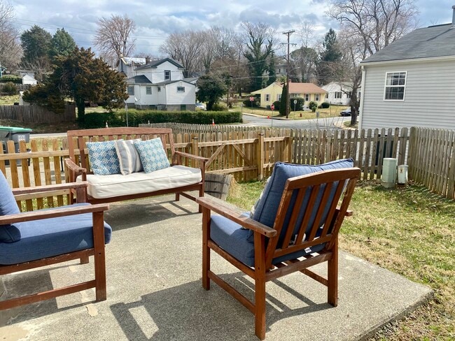 Foto del edificio - 1102A Grove St