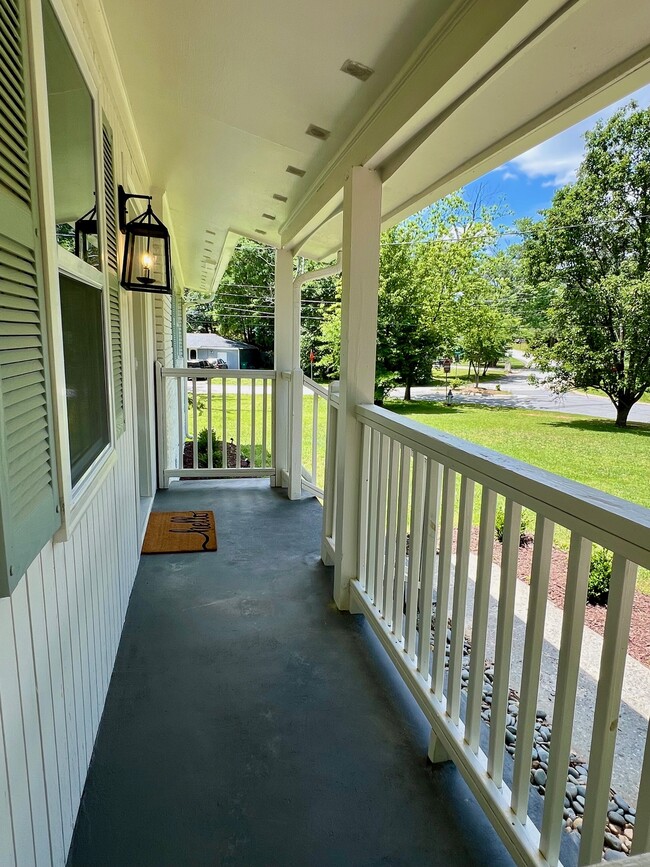 Building Photo - 763 San Fernando Dr