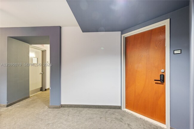 Foto del edificio - 6365 Collins Ave
