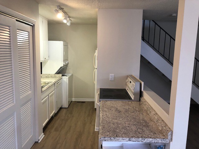 Building Photo - 6536 Lupine Terrace