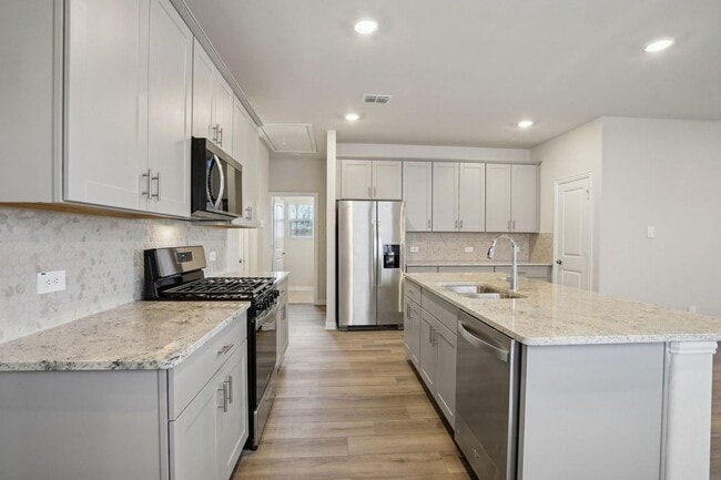 Building Photo - 115 Greenbriar Dr