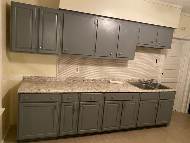 Building Photo - 16 Stewart St