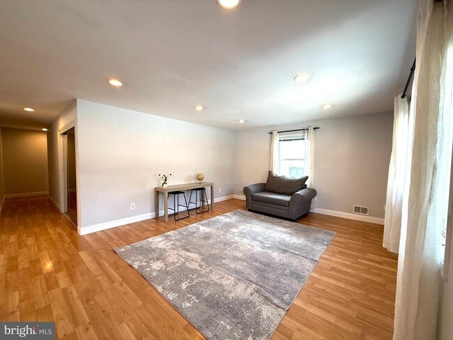 Foto del edificio - 701 N Vermont St