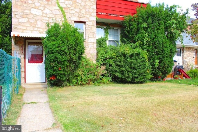 Building Photo - 5481 Vicaris St