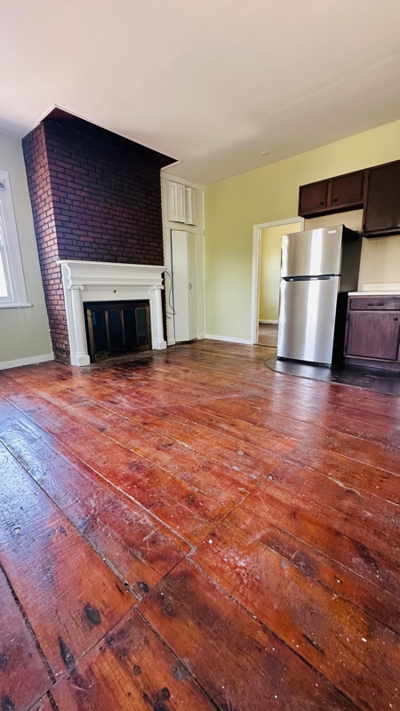 Building Photo - 107 S River St
