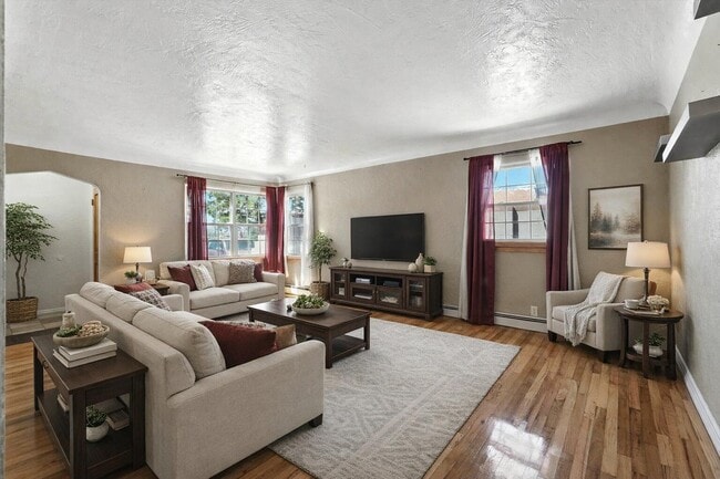 Building Photo - 1632 Columbia Dr SE