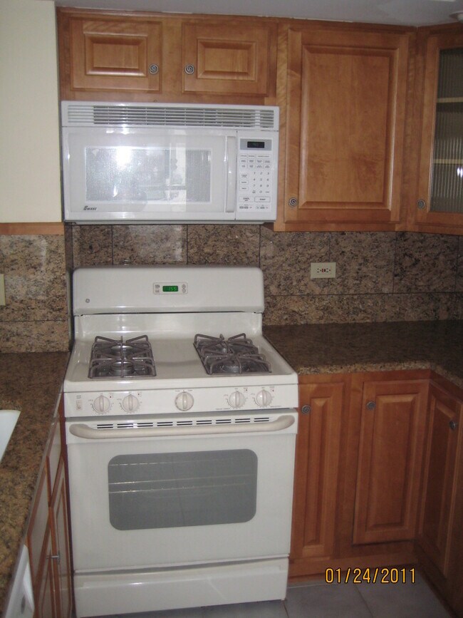 Building Photo - 320 Inverrary Ln