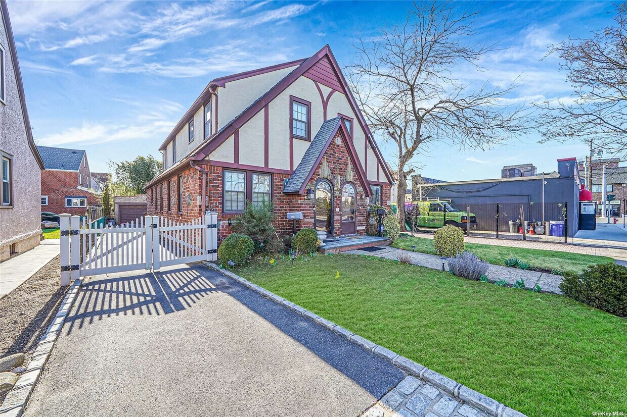 491 Horton Hwy, Williston Park, NY 11596 House for Rent in Williston