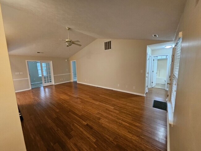 Foto del edificio - The Pines of St. James