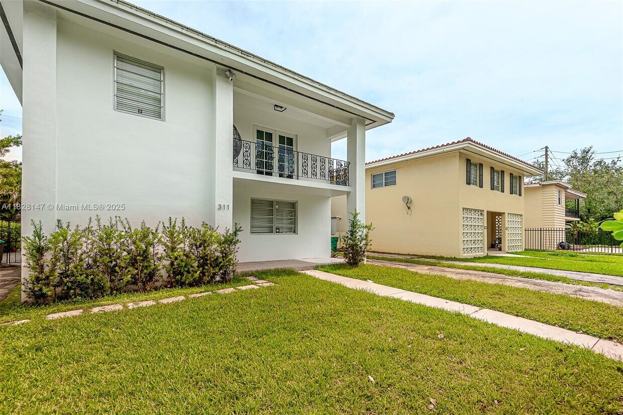 Foto principal - 309 Bird Rd
