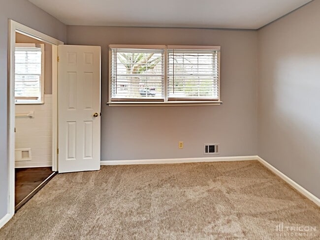 Building Photo - 490 Rocky Creek Dr