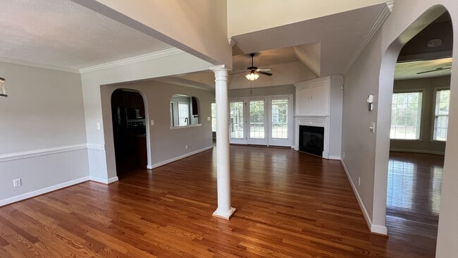 Building Photo - 928 Dalmore Dr