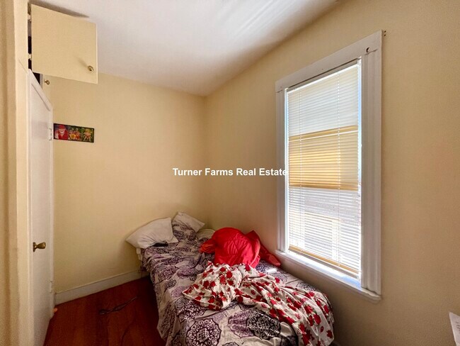 Building Photo - 49 Beech Glen St