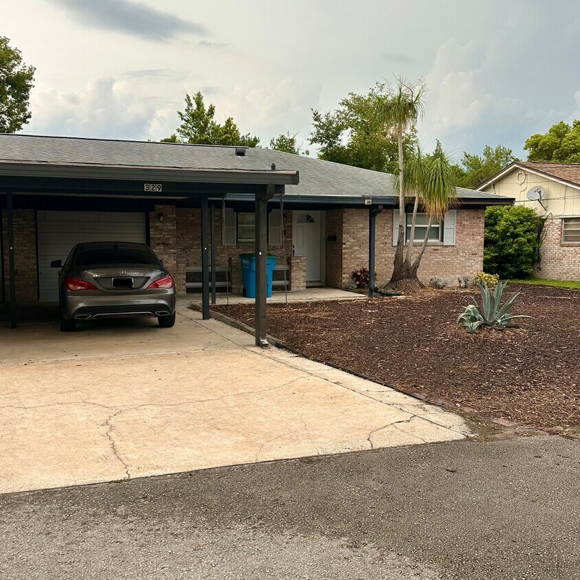 Foto principal - 329 E Evergreen Ave