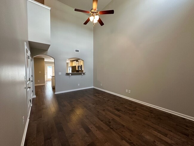 Building Photo - Charming 3 Bed 3 Bath Townhome in Spring Hill