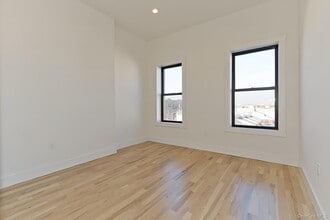 Building Photo - 78 Hull St