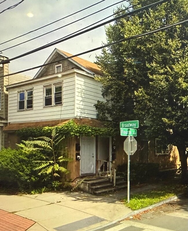 Building Photo - 402 Broadway