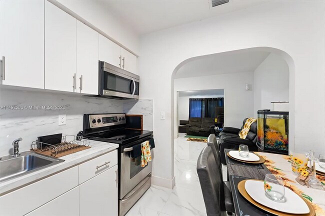 Foto del edificio - 2251 NW 94th St