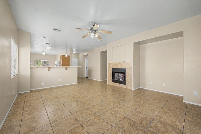 Building Photo - Beautiful Single-Level 3 Bedroom, 2 Bathroom Home in Maricopa