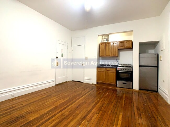 Building Photo - 45 Tiemann Pl