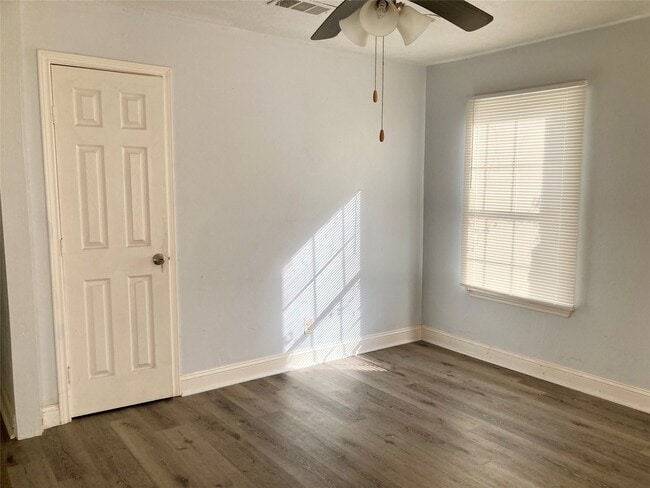 Building Photo - 331 Terminal St