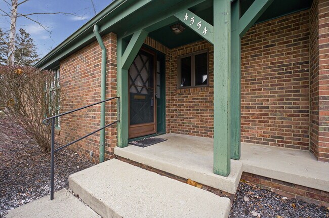 Foto del edificio - 4554 Sandringham Dr