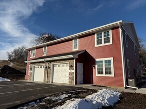 Building Photo - 362-364 Woodcrest Ln