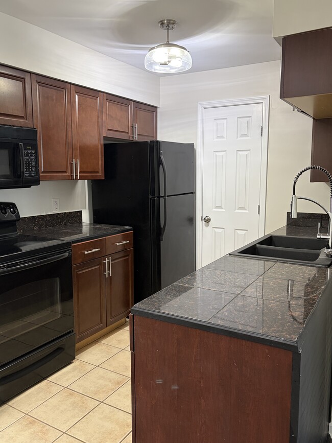 Building Photo - 109 Prescott Place