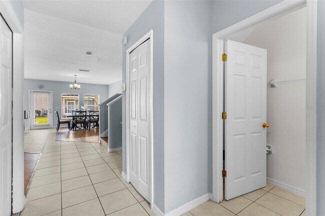 Foto del edificio - 2075 Cypress Bay Blvd