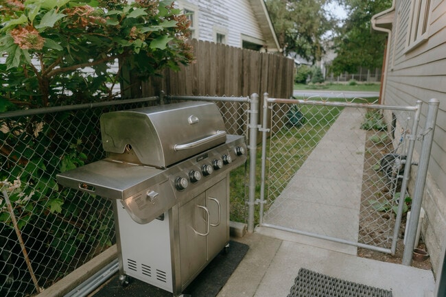 Building Photo - 608 N Emerson Ave