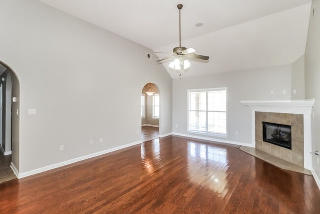 Foto del edificio - 84 Forked Creek Pkwy