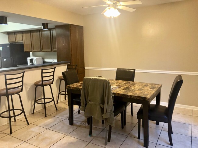 dining room - 6701 Dickens Ferry Rd
