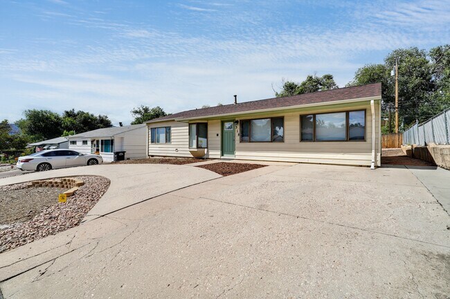 Foto del edificio - 318 Maplewood Dr