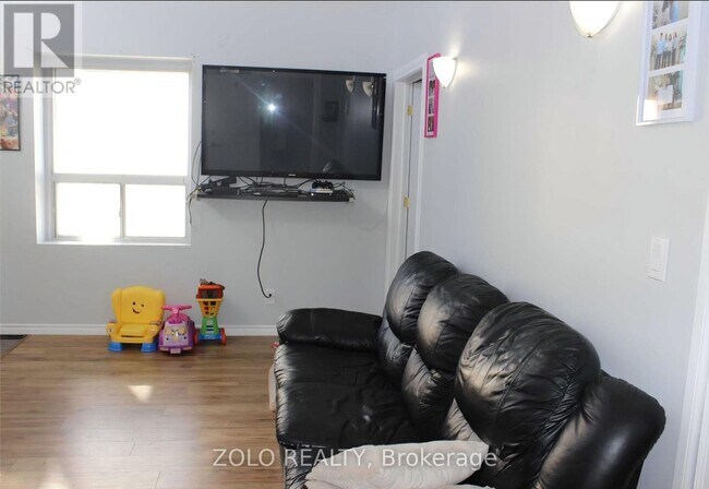 Building Photo - 1549 O'Connor Dr