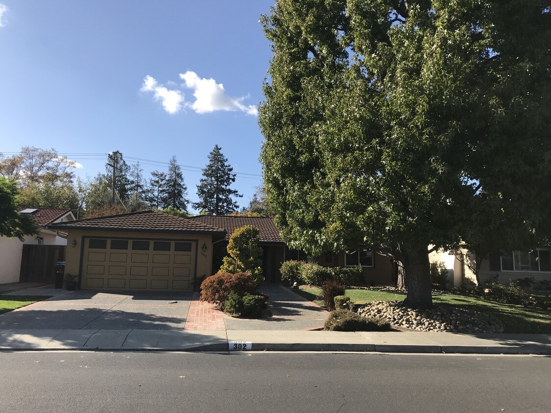 Foto principal - 302 Madrone Ave