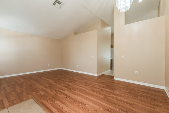 Foto del edificio - 25806 Bloomsbury Ct