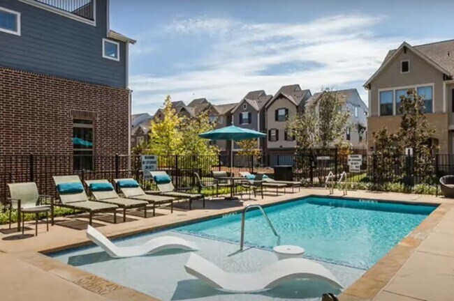 Building Photo - Trinity Grove ~ Skyline Views!