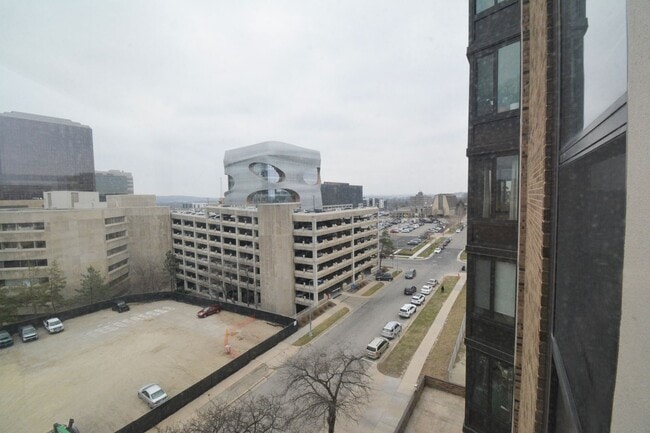 Building Photo - STEPS FROM THE MAYO CLINIC FACILITIES Roch...