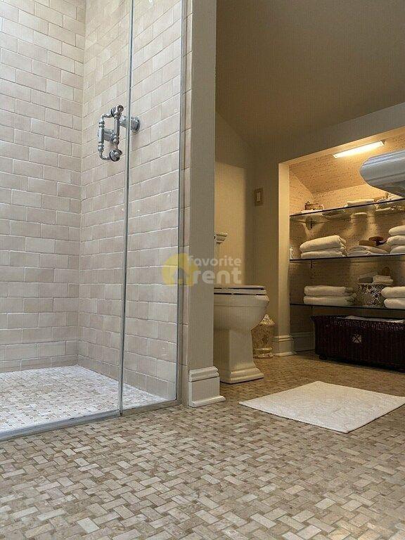 Building Photo - 4 bedroom in Eastport NY 11941
