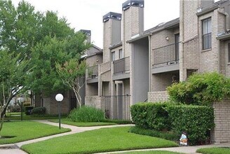 Building Photo - 10811 Richmond Ave.