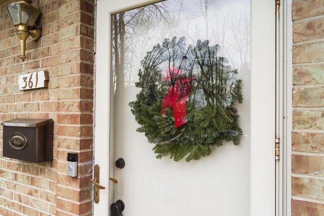 Foto del edificio - 361 E North St