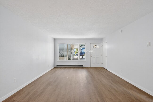 Building Photo - Traditional 2 BD | 1 BA in Bustling St. Jo...
