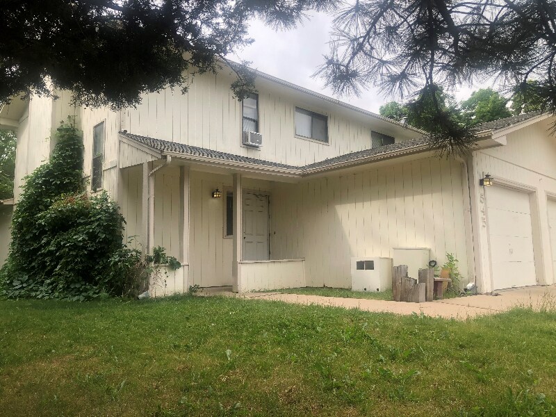 Building Photo - 545 Strachan Dr