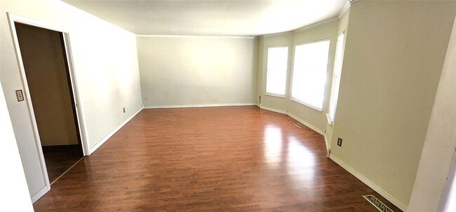 Foto del edificio - 6105 Belle Drive